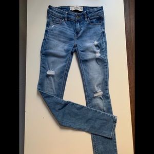 Hollister skinny jeans in destroyed size 23